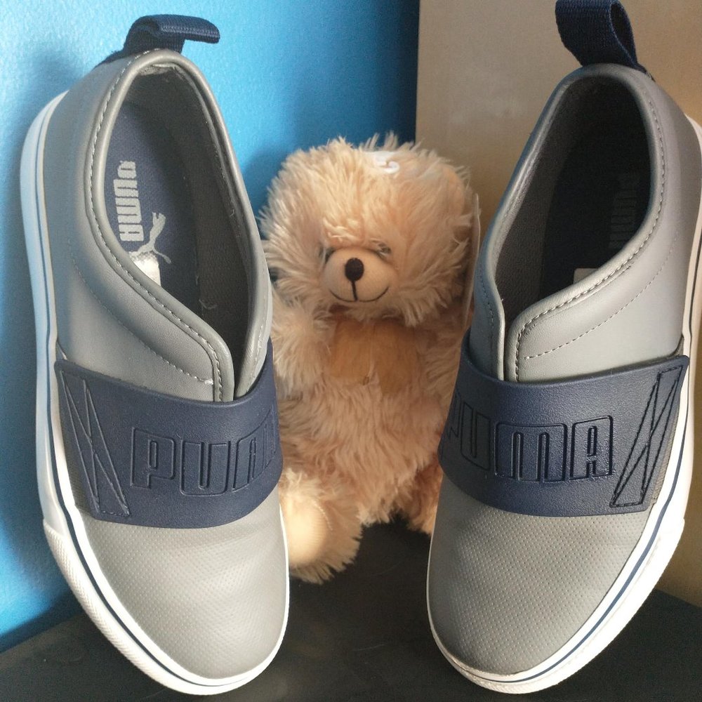 Like New Slip-On Gray Pumas